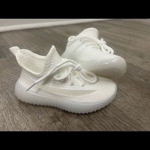 Toddler shoes sizes 11.     10.5    9.   8.5    8.   7.5    6.5    5.5